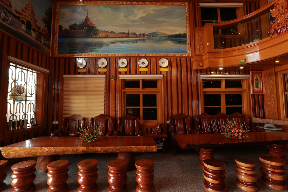 Hotel Shwe Pyi Tan in Mandalay, Myanmar