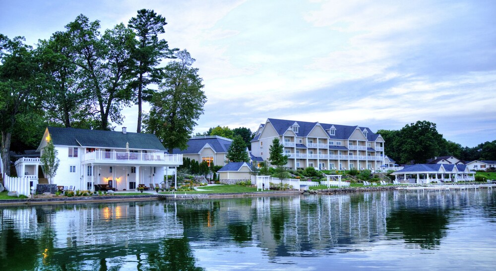 Bay Pointe Inn - photo 48