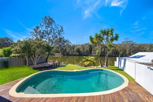 Easygoing Poolside Relaxation on Wyong River — hotel in Wyong
