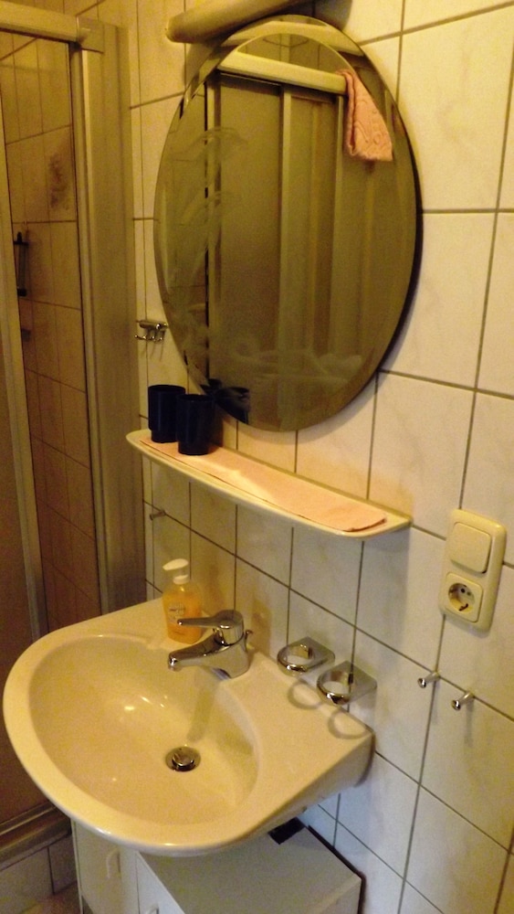 Bathroom sink