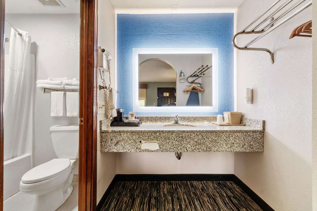 Quality Inn Adairsville Calhoun South - photo 13