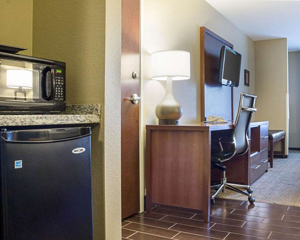 Comfort Suites Minot South - photo 21
