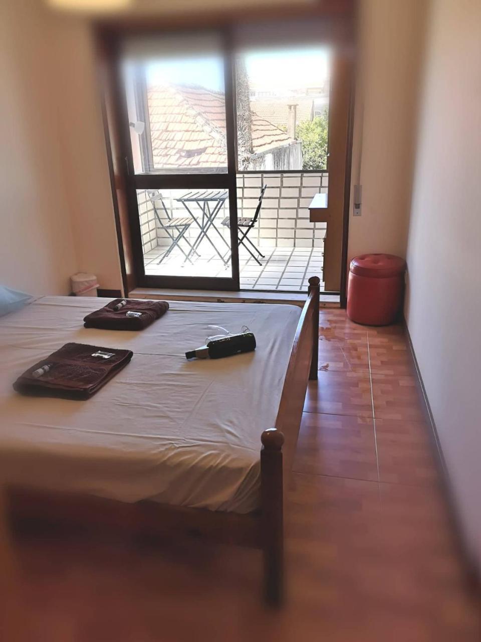Quarto com 4 camas - carbon neutral hotel in Porto