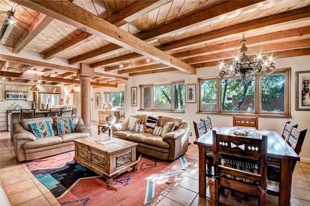 Plaza Splendor Three Bedroom Home — 4-Star Luxury Hotel in Santa Fe, United States