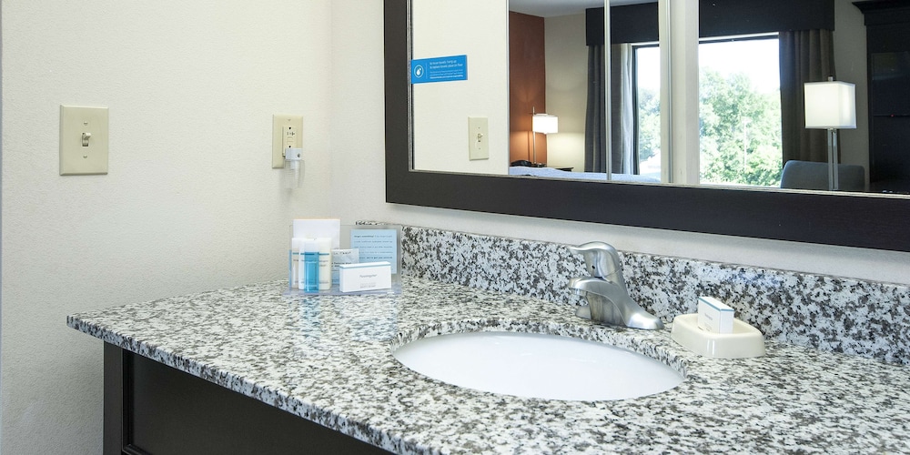 Hampton Inn & Suites Seneca Clemson Area - photo 45