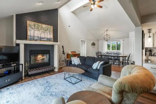 Ozark Lakeview Penthouse 3bed 3bath Condo in Osage Beach Escape — 4-Star Luxury Hotel in Osage Beach, United States