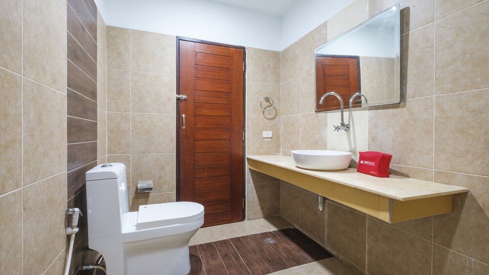 ZEN Rooms Surasak 2