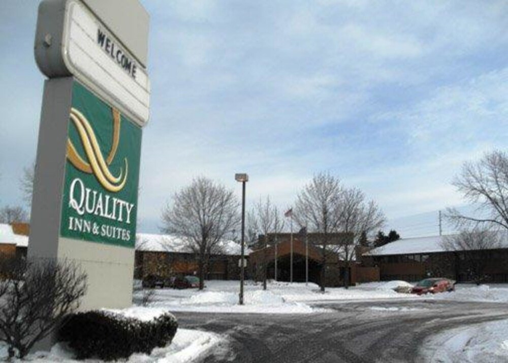 Quality Inn & Suites — hotel in Valparaiso