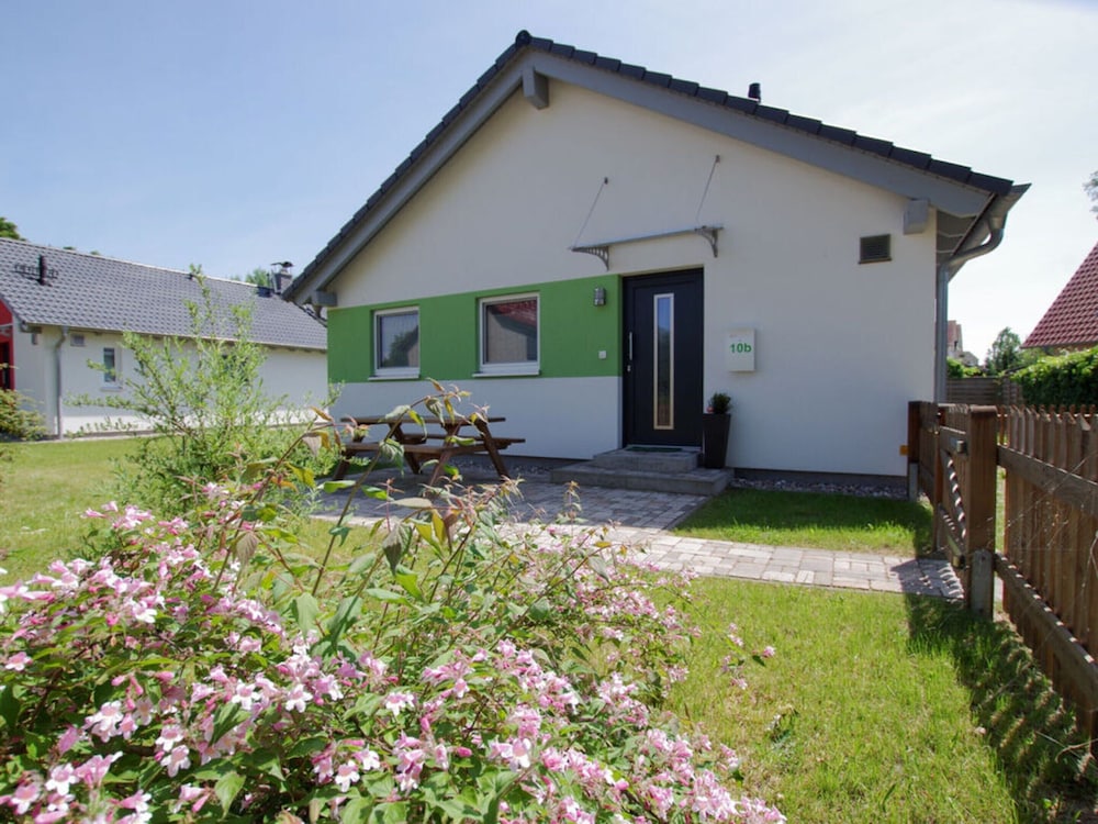 Amselgrun Modern Retreat in Rechlin, Germany