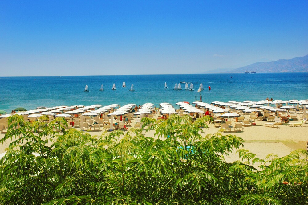 Regent Beach Hotel & Apartments in Reggio Calabria, Italy