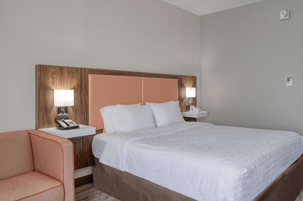 Hampton Inn Washington Court House - photo 8