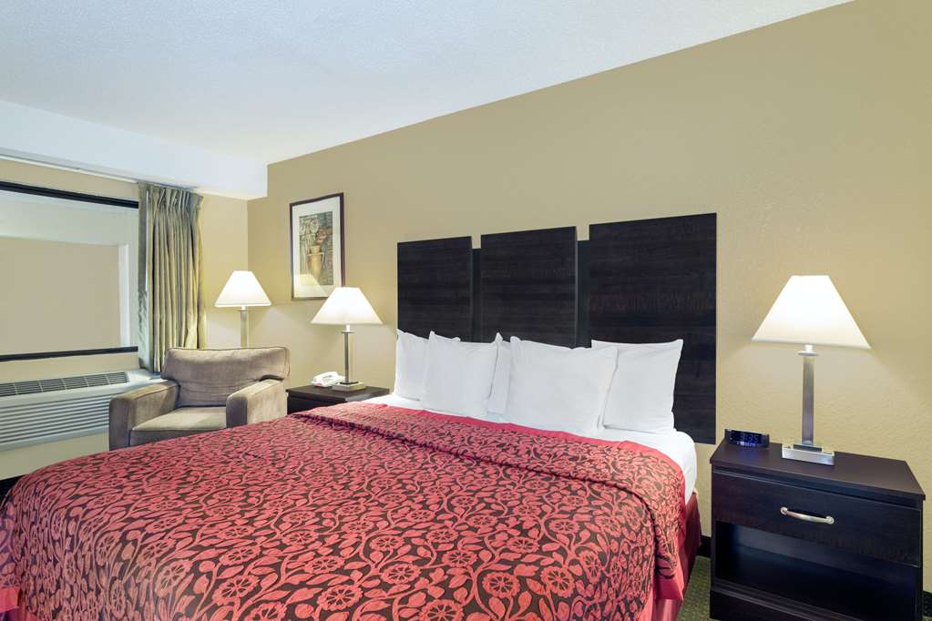 Days Inn and Suites Airport Columbia - photo 4