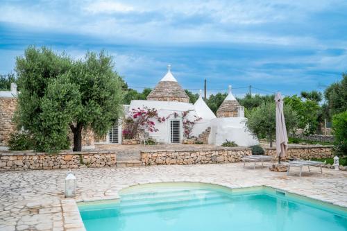 Trullo Vittoria Ostuni with private swimming pool — 4-Star Luxury Hotel in Ostuni, Italy