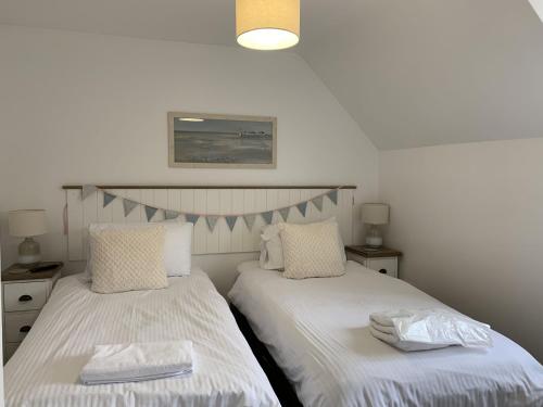 Sea Urchins The Bay 2 bedrooms with ensuites balcony with sea view parking 2 dogs welcome
