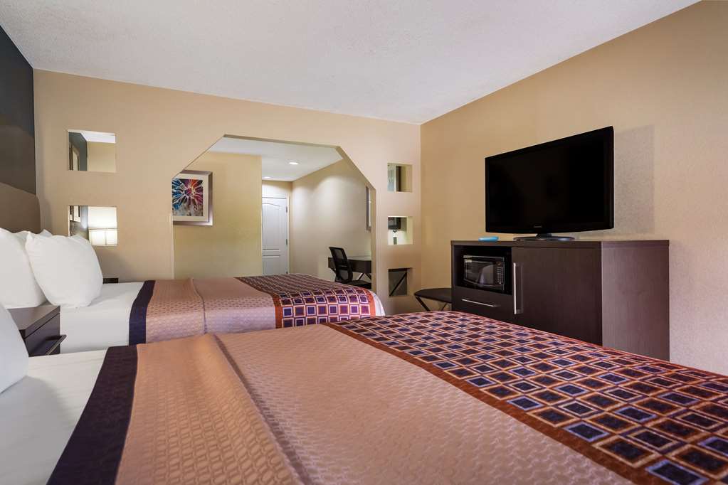 Best Western Bradbury Inn & Suites - photo 17