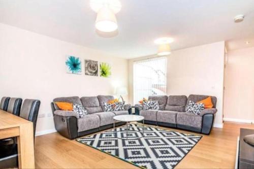 3 Bedroom House Car Parking Air Conditioning — 4-Star Luxury Hotel in Manchester, United Kingdom