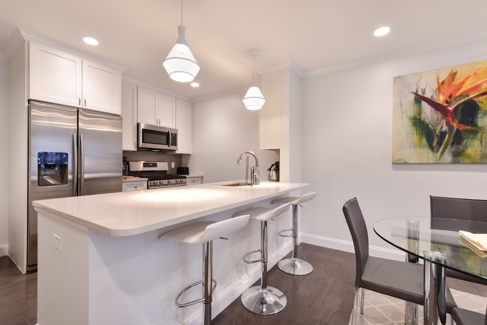 Global Luxury Suites at South Boston - photo 3