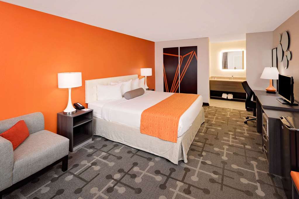Howard Johnson by Wyndham Florence - photo 6