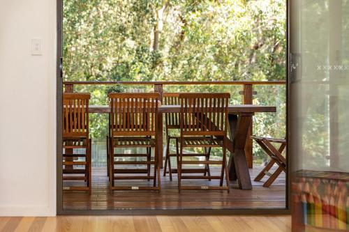 Shore Beats Work in Unknown City, Australia