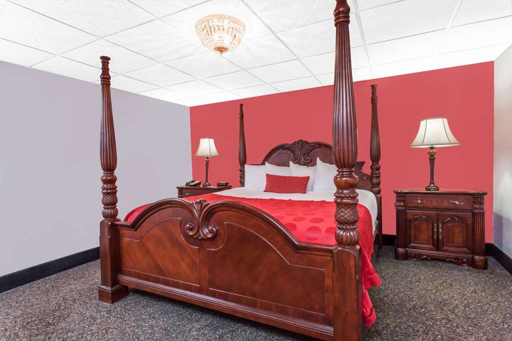Ramada by Wyndham Henderson Evansville - photo 16