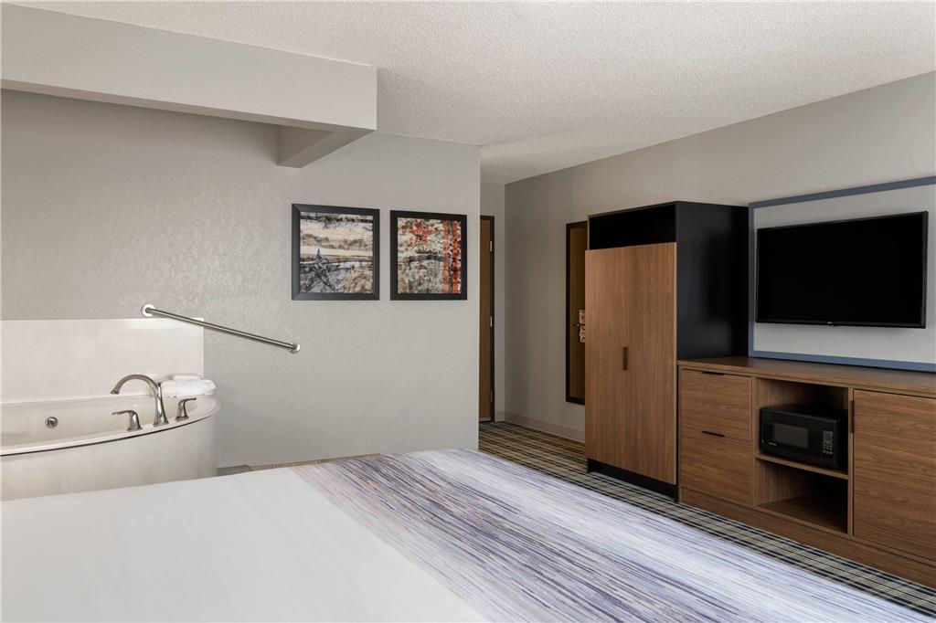 AmericInn by Wyndham Alexandria - photo 26