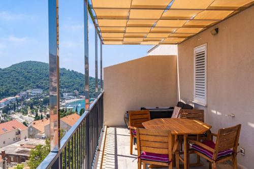The Panoramic View Penthouse Apartment Sweet Petite