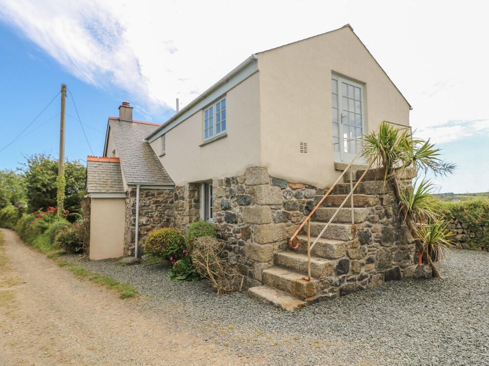 Higher Roskorwell Cottage — 4-Star Luxury Hotel in Helston, United Kingdom