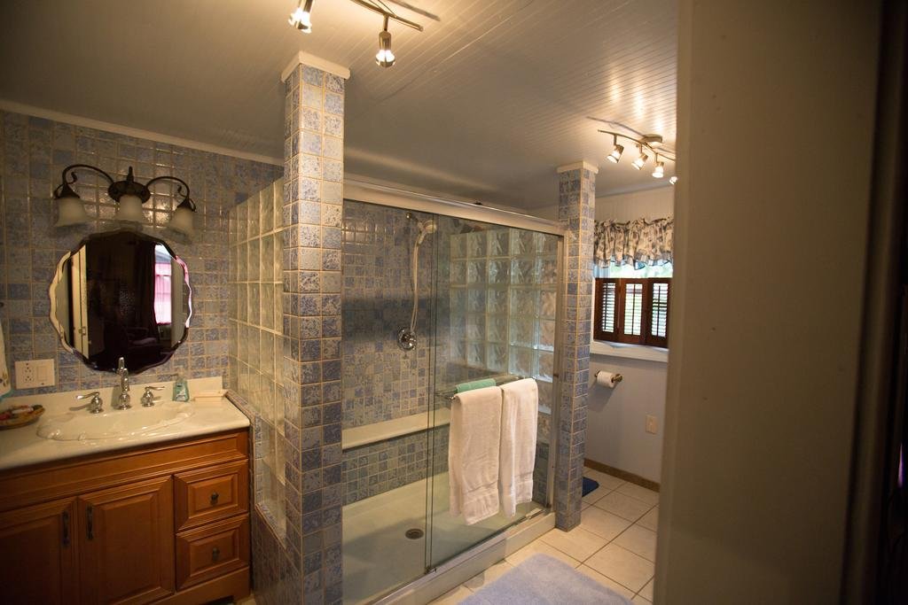 Bees B & B V — 4-Star Luxury Hotel in Mount Airy, United States