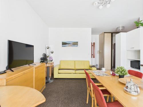 SuperApart Banderii 4 na Woli z balkonem i parkingiem — 4-Star Luxury Hotel in Warsaw, Poland