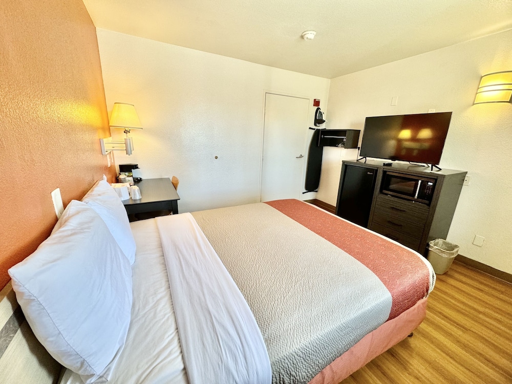 Studio 6 Suites Bellflower Ca Los Angeles - photo 4