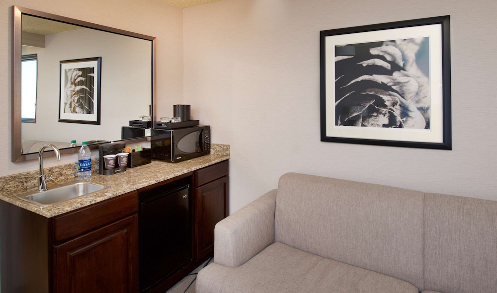 Embassy Suites by Hilton Portland Tigard - photo 36
