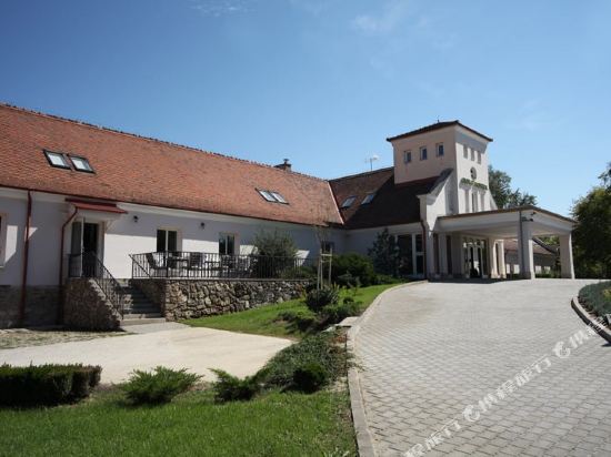 Old Lake Golf Hotel — Tata — photo 4
