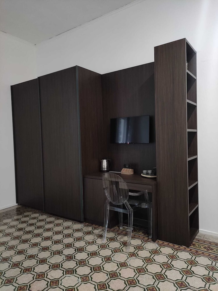 Partenope Luxury rooms — 4-Star Luxury Hotel in Naples, Italy