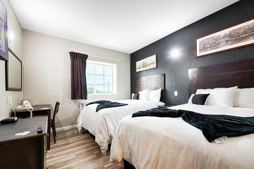 Hotel Dilley Grand - photo 2