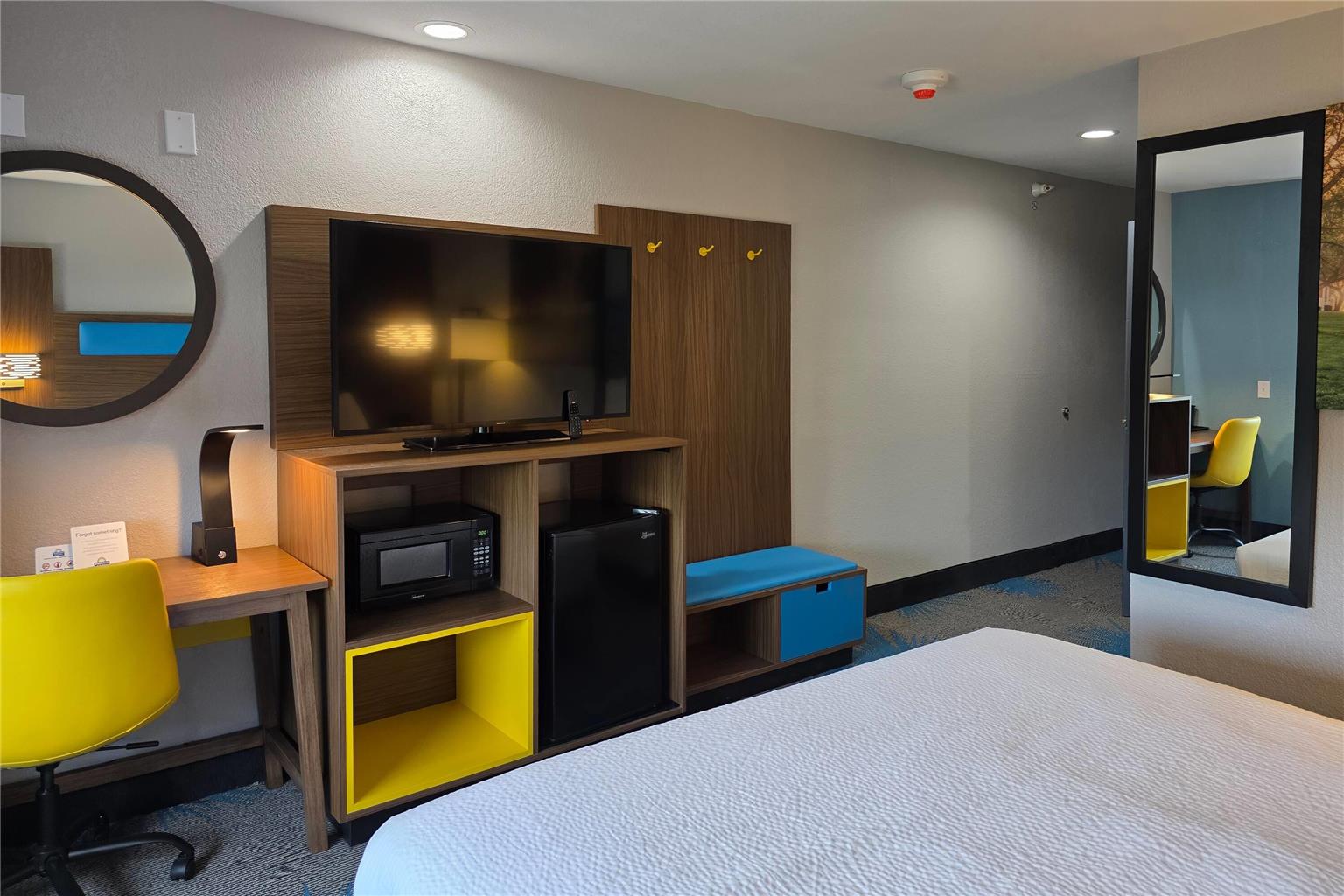 Days Inn & Suites by Wyndham Brandon Amphitheater - photo 15