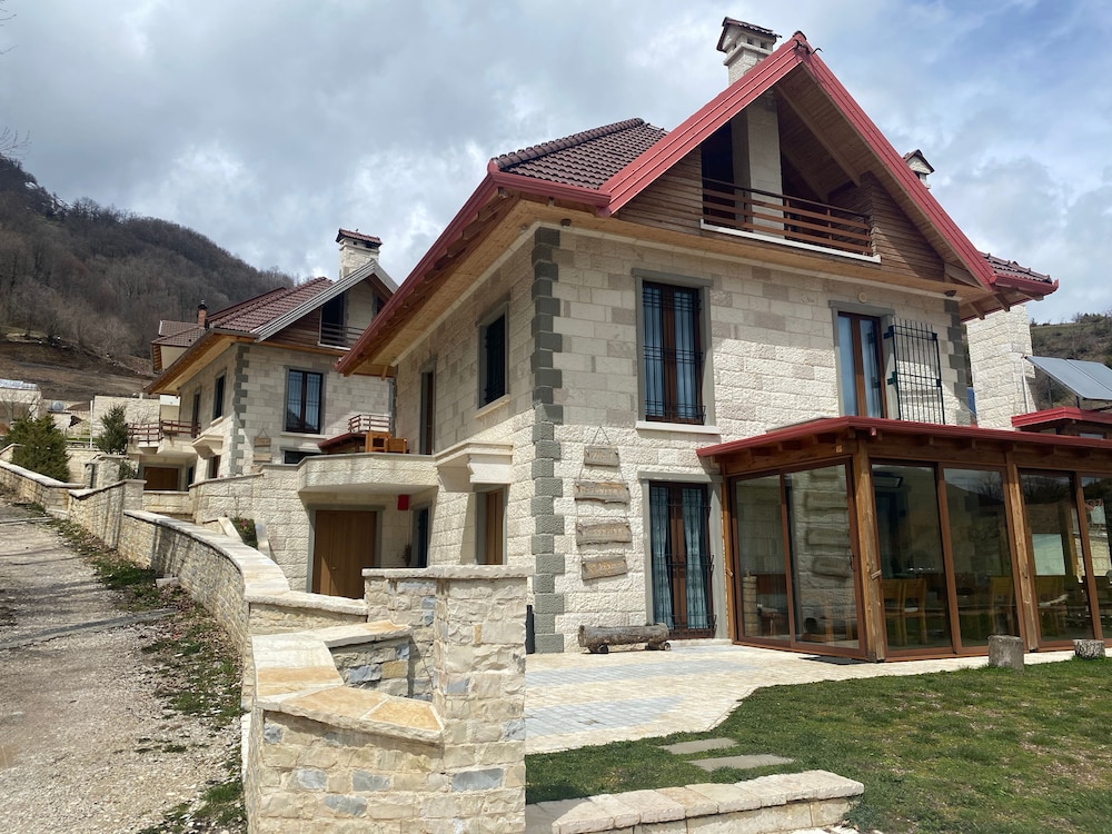 Joen Village - last minute hotel in Stebleve
