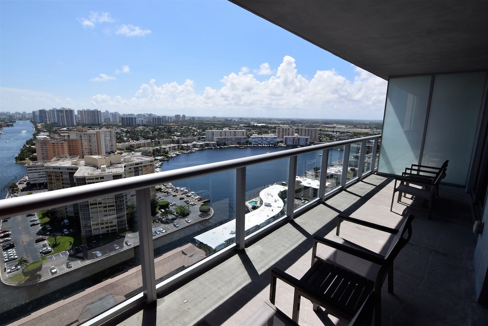 Stuning Ocean View 3 Bed 3 Bath Across The Beach @ Beachwalk - photo 19