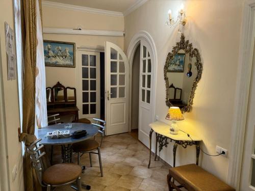 Maximilian Apartment