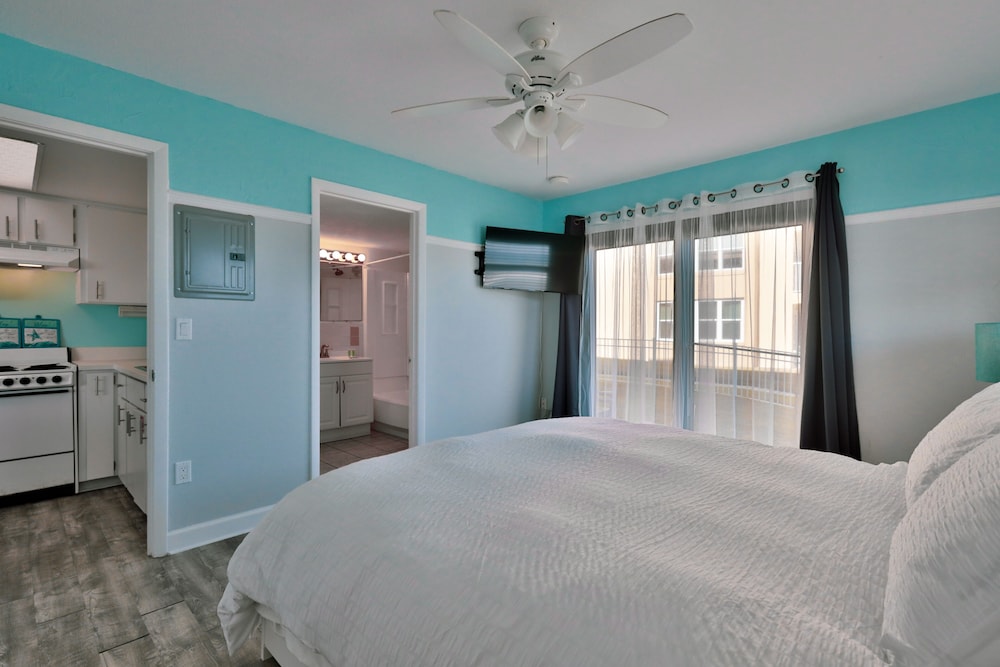 Coastal Waters Inn - photo 18