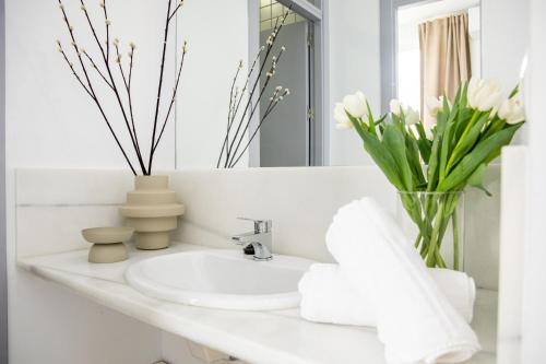Apartamentos Casa Macias — 4-Star Luxury Hotel in Cadiz, Spain