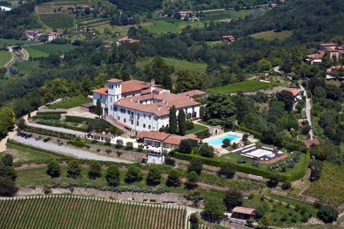 Castello degli Angeli — 4-Star Luxury Hotel in Carobbio Degli Angeli, Italy