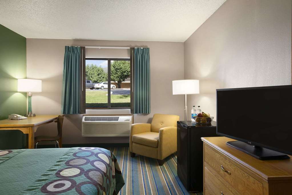Super 8 by Wyndham Batesville - photo 4