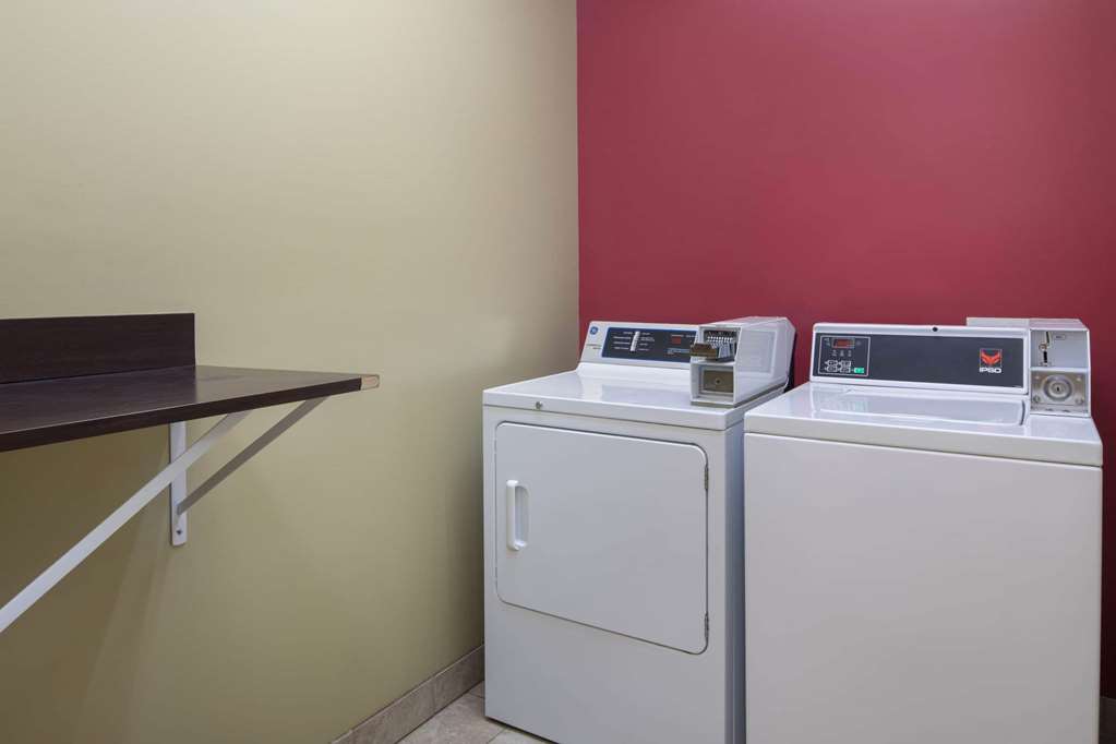 La Quinta Inn & Suites by Wyndham Atlanta Union City - photo 53