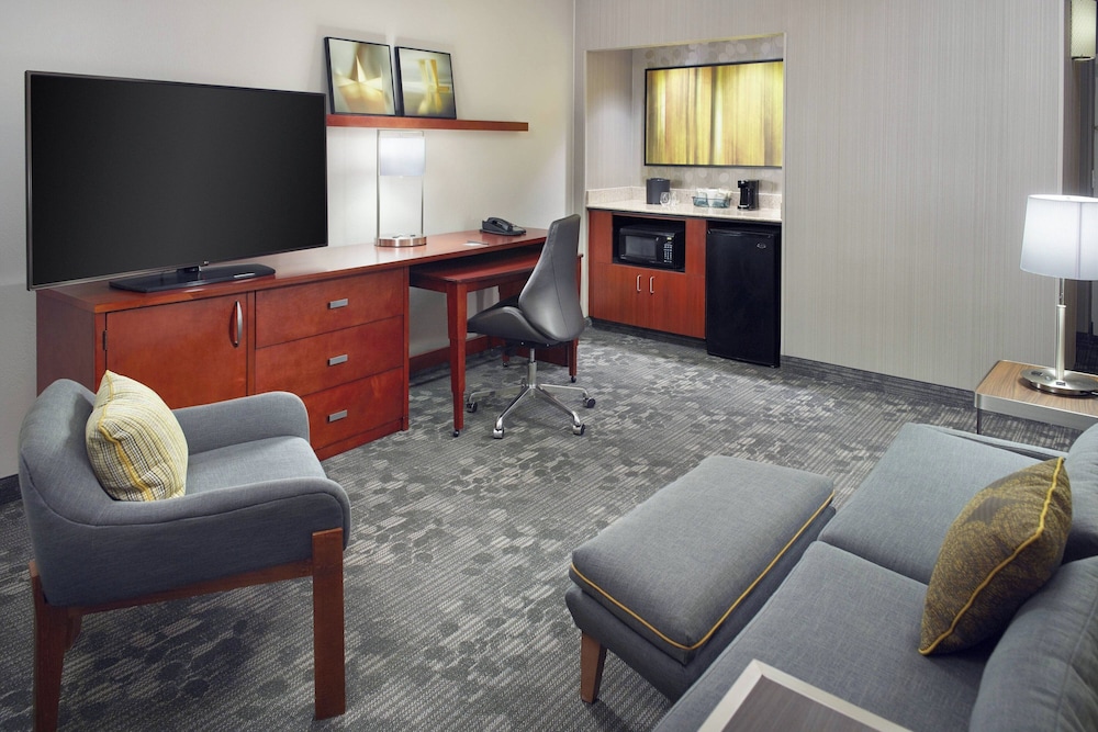Courtyard by Marriott Charlotte Southpark - photo 11
