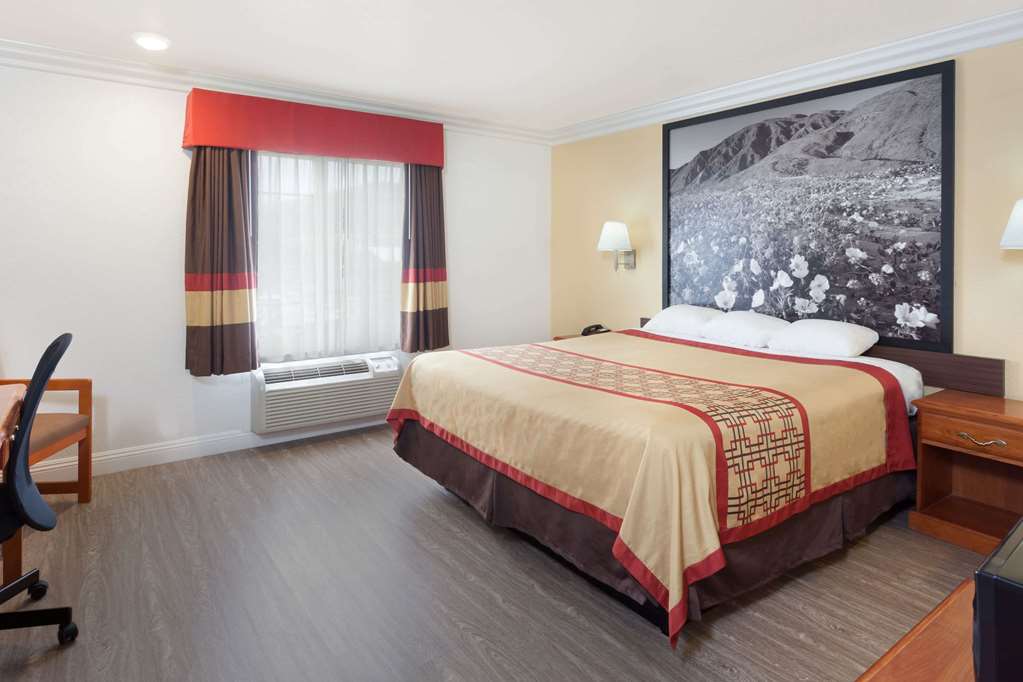 Super 8 by Wyndham Santa Clarita Valencia - photo 11