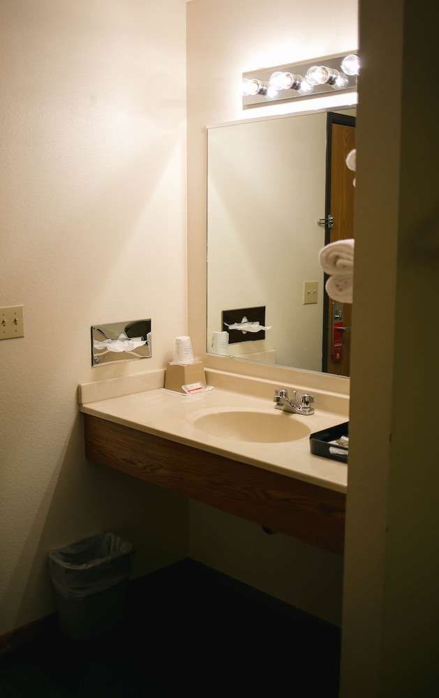 Covered Bridge Inn - photo 8