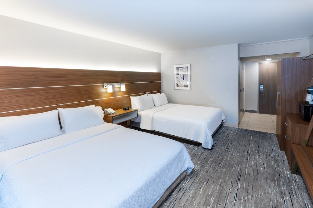 HI Express El Paso Downtown by IHG - photo 7