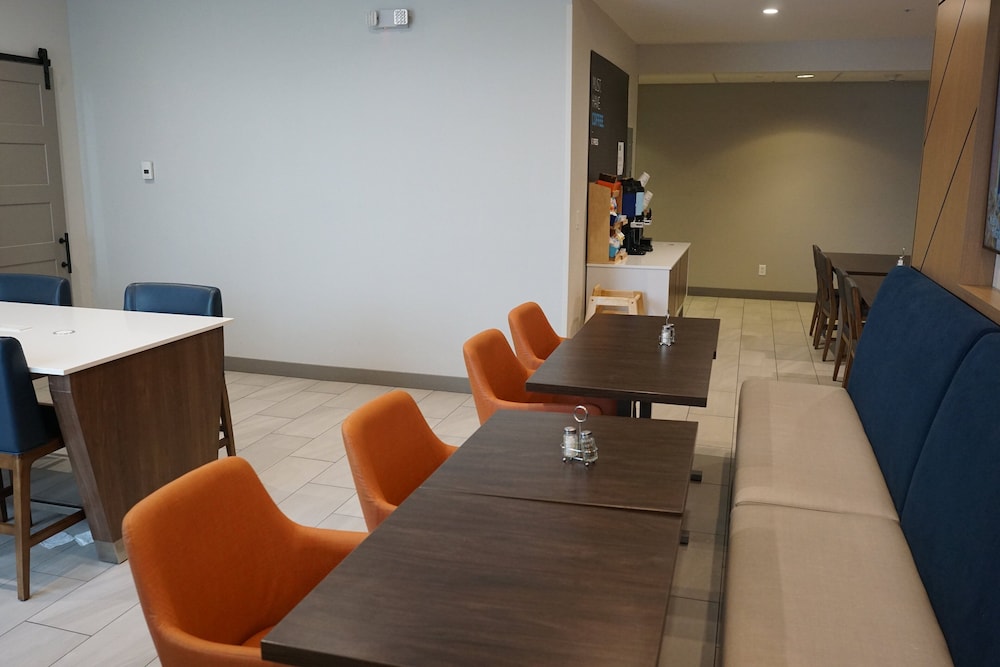 Holiday Inn Express & Suites Salt Lake City N Bountiful - photo 43