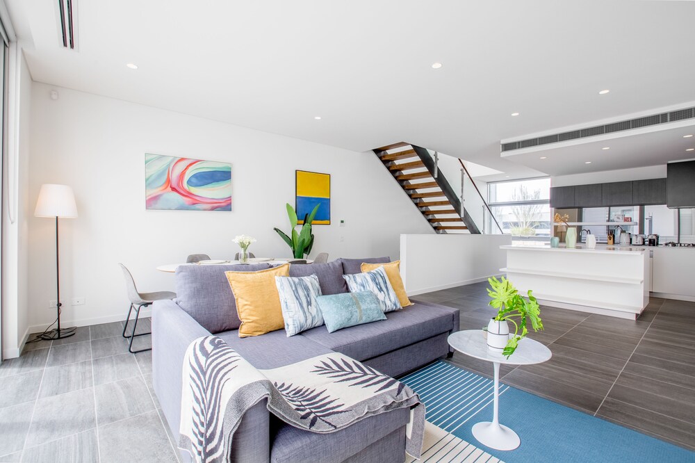 Melbourne South Wharf Hotel Apartment — Docklands