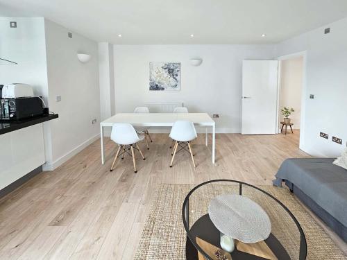Beautiful 2 bedroom flat in Battersea — 4-Star Luxury Hotel in London, United Kingdom